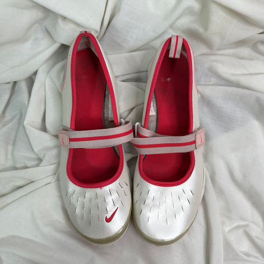 Vintage Nike Flats