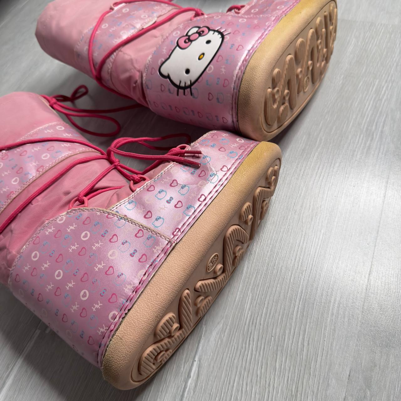 Sanrio Hello Kitty Vintage Moon Boots 38/40